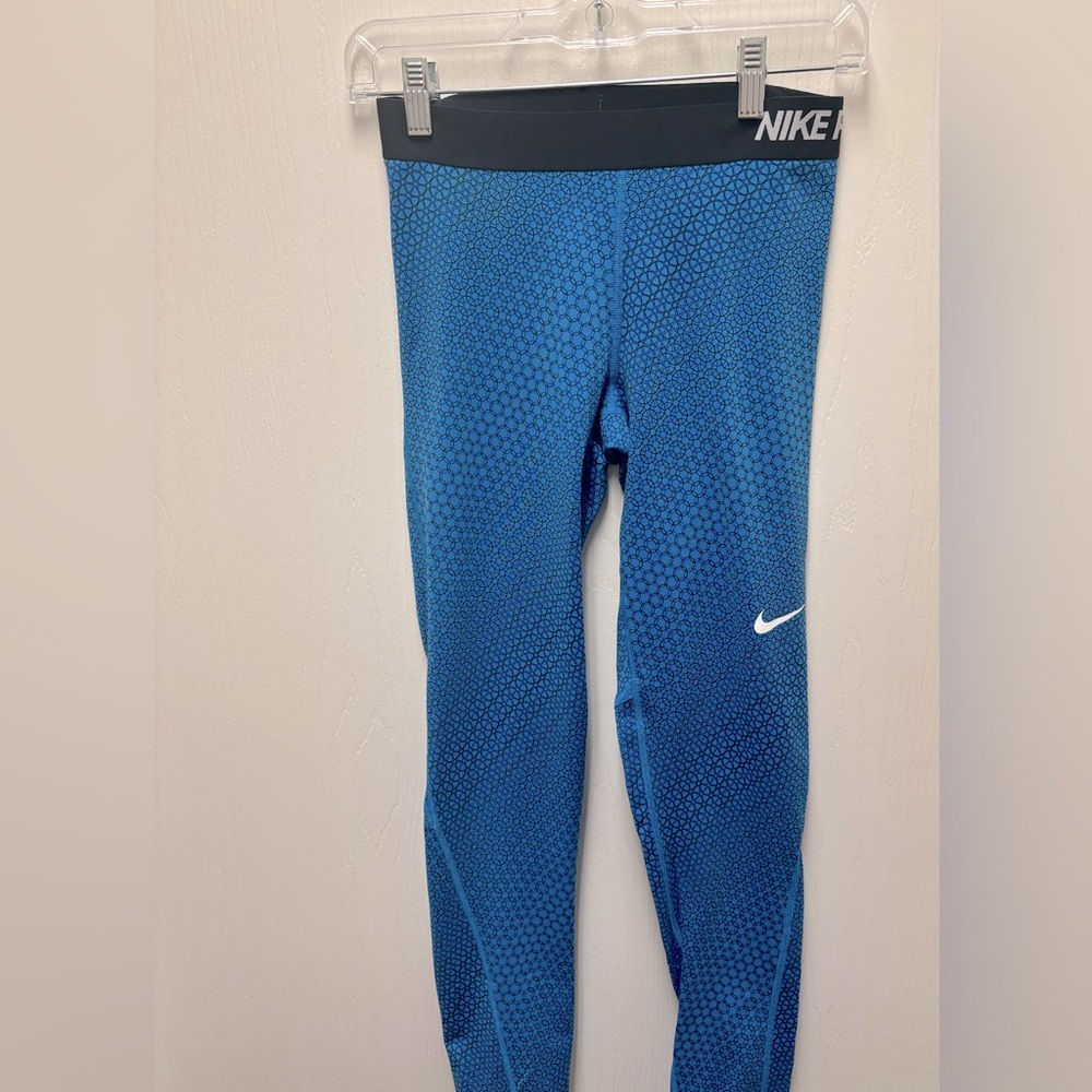 Nike | Nike Pro women workout leggings. Size medium